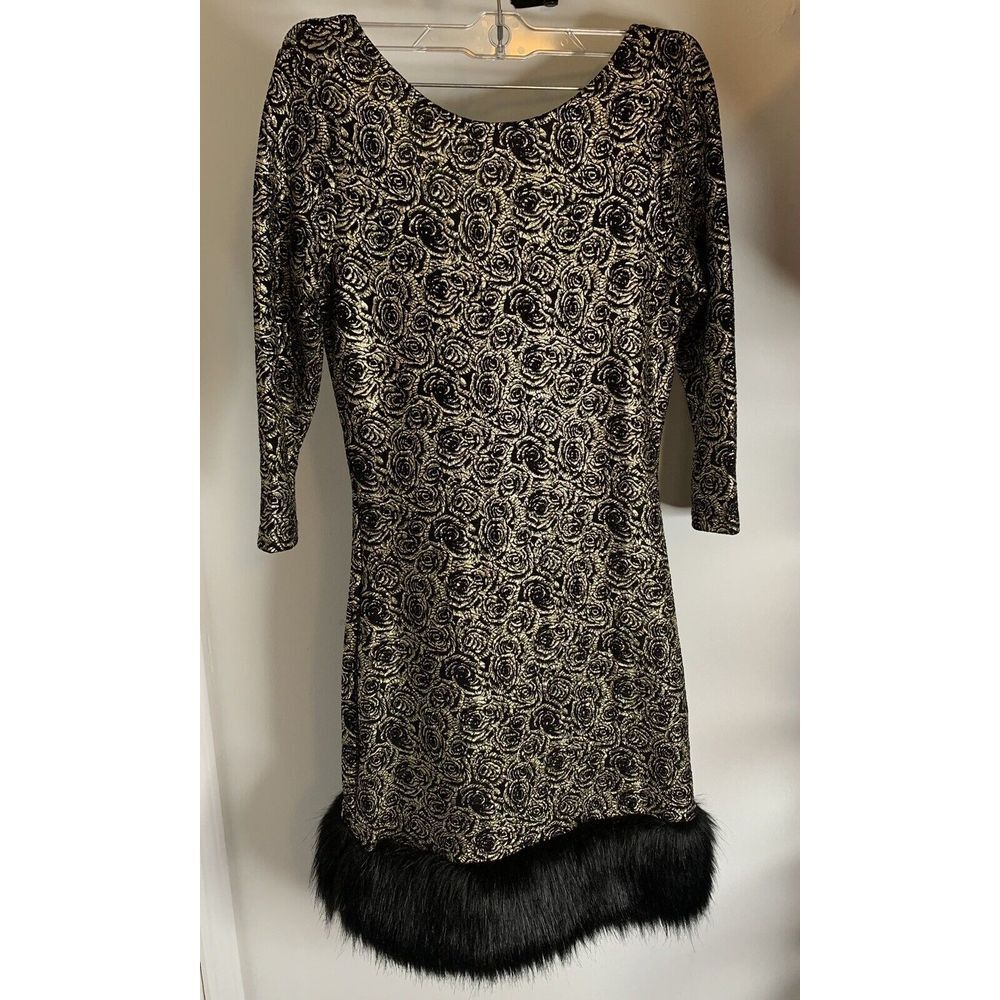 AX Paris‎ Dress NWT Sz 4 Rose Gold Metallic With Faux Fur Trim